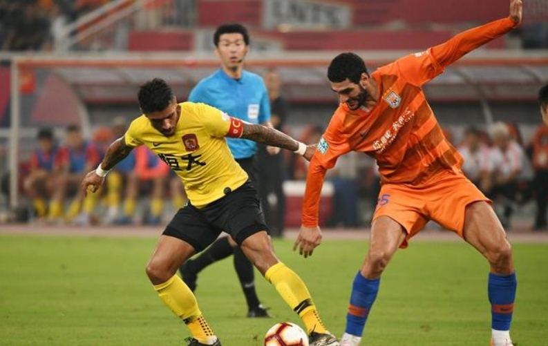 广东宏远迎中超关键赛，集结日更衣室发声，球迷炸锅，纪律约束更严格(广东宏远记者关辛简介)